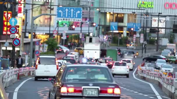 Tokio, Japonia - około 2013: Wcześnie rano godziny szczytu ruchu — Wideo stockowe