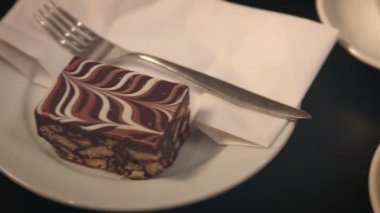 Pastadan sütlü taze hazırlanmış bir fincan pan