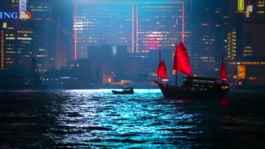 Kırmızı yelken tekne Hong Kong manzarası önemsiz