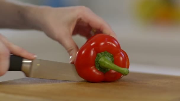 Woman slices red pepper close — Stock Video