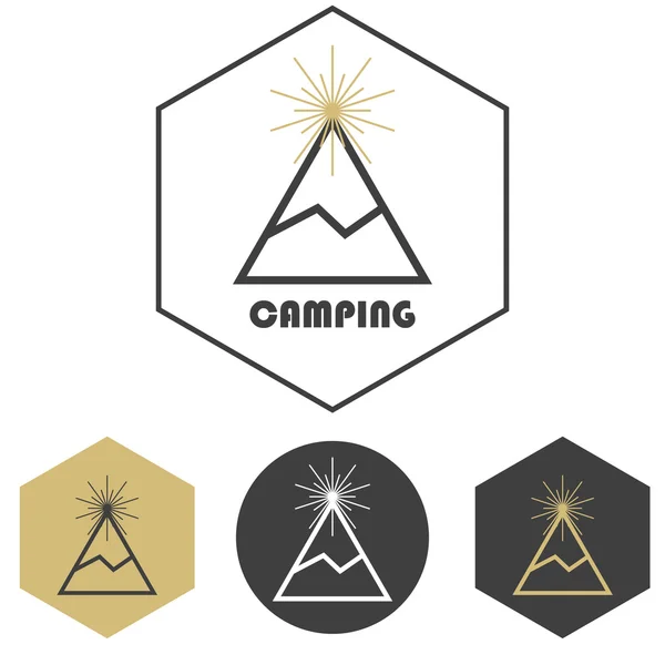 Hegyi camping vektor logo, állítsa be az arany és a szürke ikonok jelvények — Stock Vector