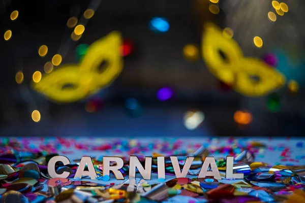 Palavra Carnaval Confete Duas Máscaras Venezianas Uma Imagem Colorida — Fotografia de Stock