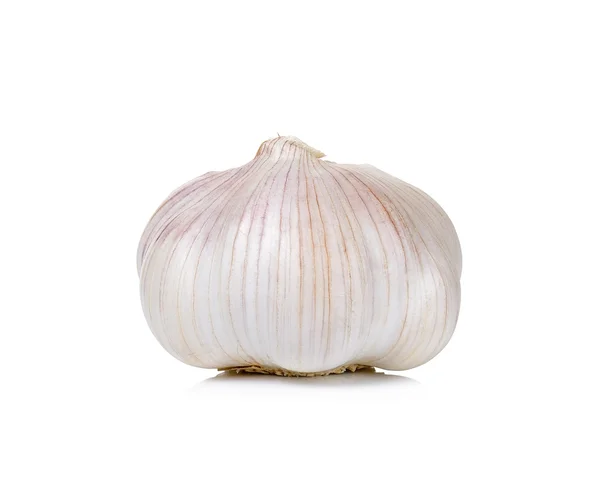 하얀 배경에 고립 된 마늘 — 스톡 사진