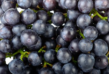 Beyaz arka plan üzerinde izole üzüm