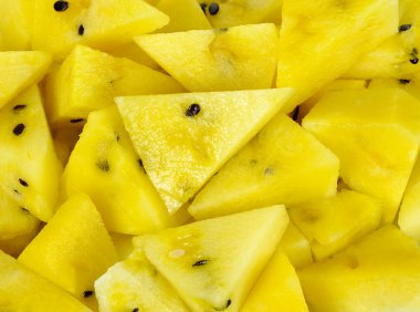 Beyaz arkaplanda karpuz izole edilmiş.