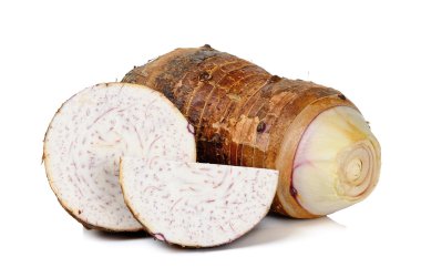 Taro beyaz arkaplanda izole edildi