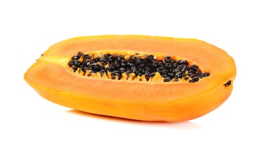Beyaz arka plan üzerinde izole olgun papaya