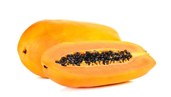 Dojrzała papaja na białym tle na białym tle — Zdjęcie stockowe