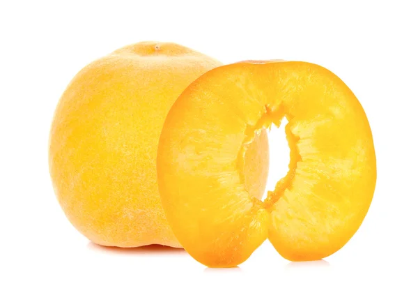 孤立在白色背景上的黄色桃 — 图库照片