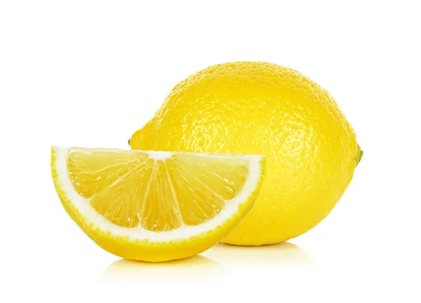 Limão amarelo isolado no fundo branco — Fotografia de Stock