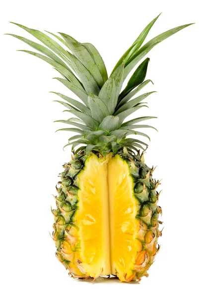 Gele ananas geïsoleerd op witte achtergrond — Stockfoto