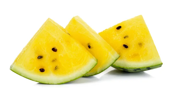 In Scheiben geschnittene gelbe Wassermelone isoliert — Stockfoto