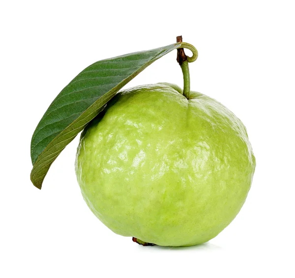 Guava frukt isolerad på den vita bakgrunden — Stockfoto