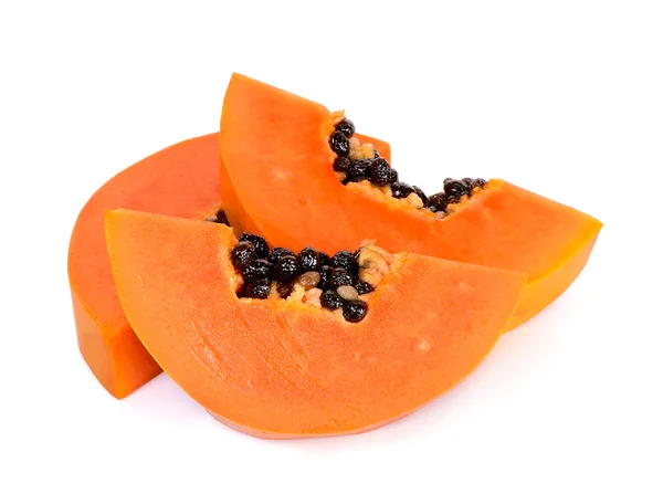Slice érett papaya elszigetelt a fehér háttér — Stock Fotó