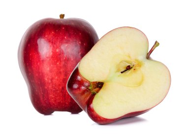 Beyaz arkaplanda kırmızı elma izole edilmiş.