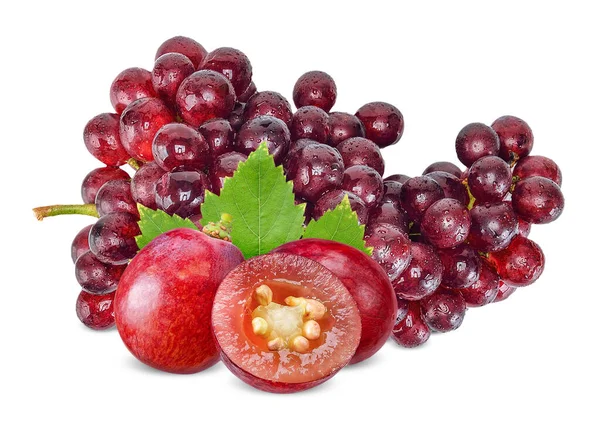 Rote Trauben Und Wassertropfen Mit Blättern Auf Weißem Hintergrund Traubenschneidepfad — Stockfoto