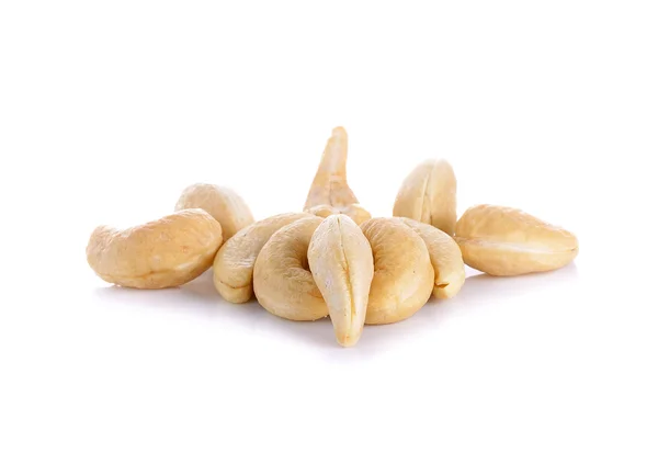 RAW cashewnötter isolerat på den vita bakgrunden — Stockfoto