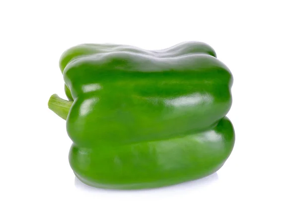 Groene paprika geïsoleerd op de witte achtergrond — Stockfoto