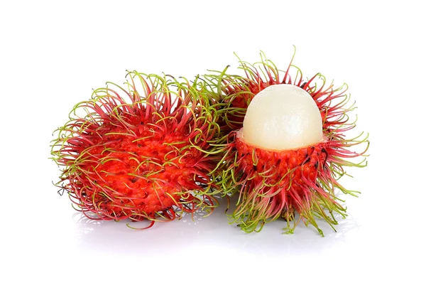 Rambutan beyaz arkaplanda izole edildi
