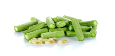 Uzun fasulye beyaz arka planda izole