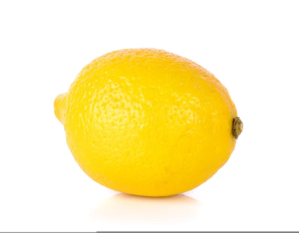 Жовтий лимон ізольований на білому тлі — стокове фото