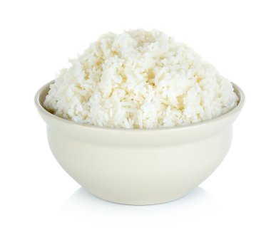 Beyaz arka plan üzerinde izole kase ile pirinç