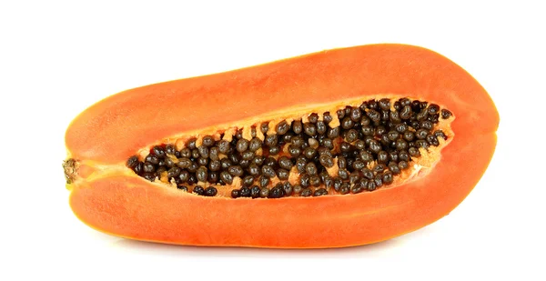 Połowa dojrzała papaja na białym tle na białym tle — Zdjęcie stockowe
