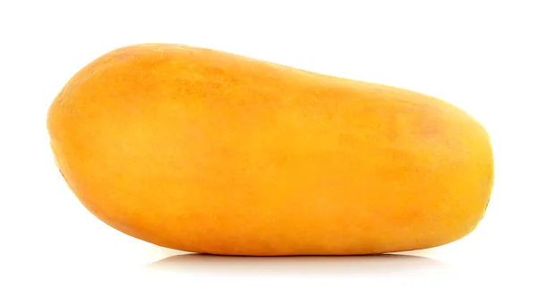 Mogen papaya isolerat på den vita bakgrunden — Stockfoto