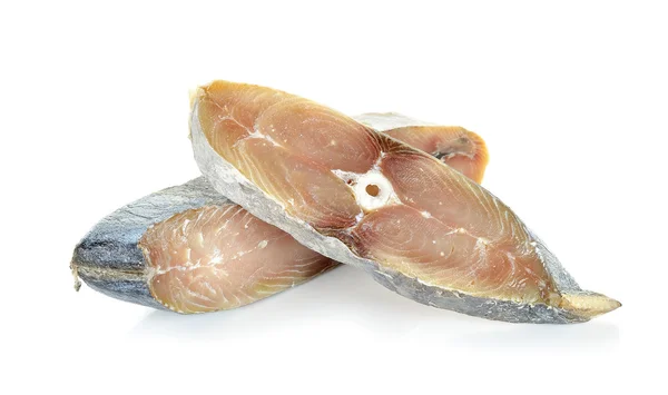 Scheibe mit Salzfisch isoliert auf weißem Hintergrund — Stockfoto