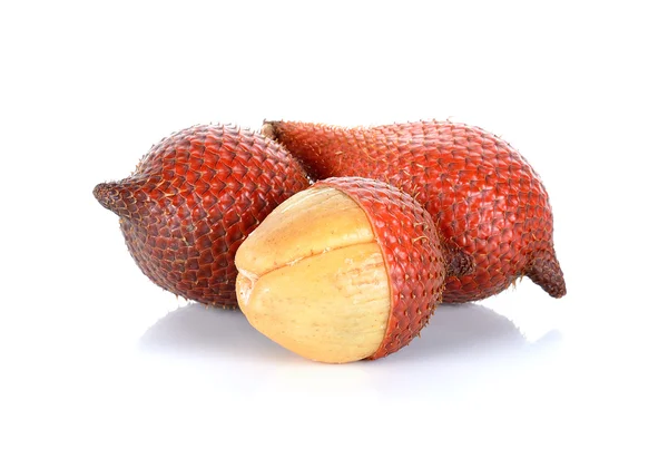 Salak fruit, Salacca zalacca aislada sobre fondo blanco — Foto de Stock