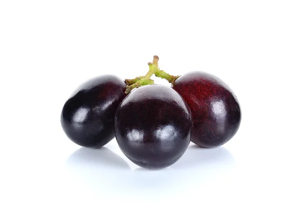 Fruta de uva aislada sobre el fondo blanco — Foto de Stock