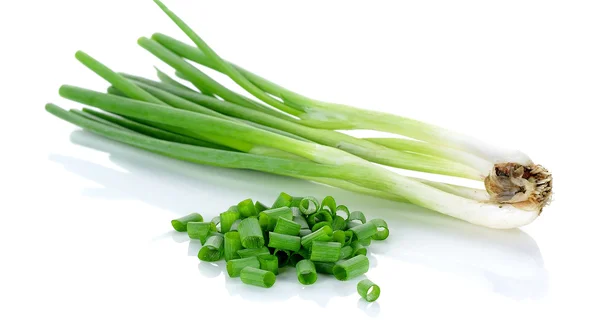 Cebolla verde aislada en el fondo blanco — Foto de Stock