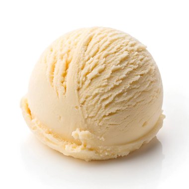 Temiz beyaz arka planda mükemmel şekillenmiş vanilyalı dondurma kepçesinin yakından görüntüsü.