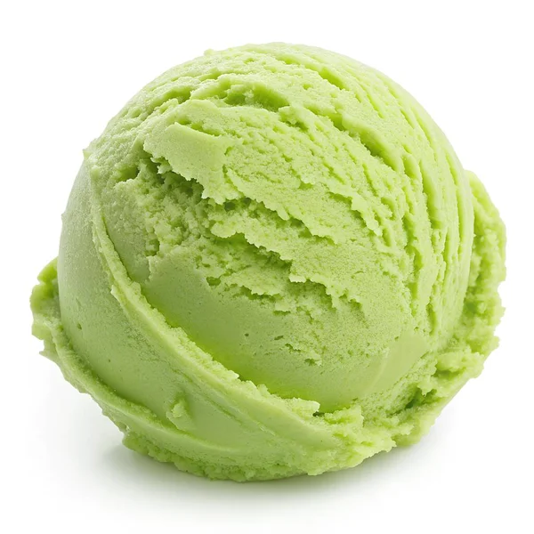 Tek kepçe açık yeşil kremalı dondurmanın, beyaz arka planda izole edilmiş, desenli yüzeyini gösteren yakın plan görüntüsü.