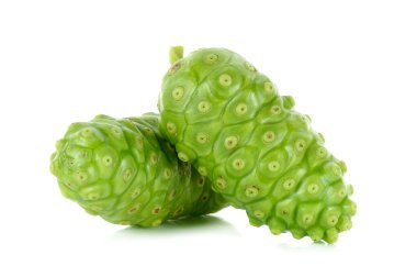 Egzotik meyve - Noni beyaz arka plan üzerinde izole.