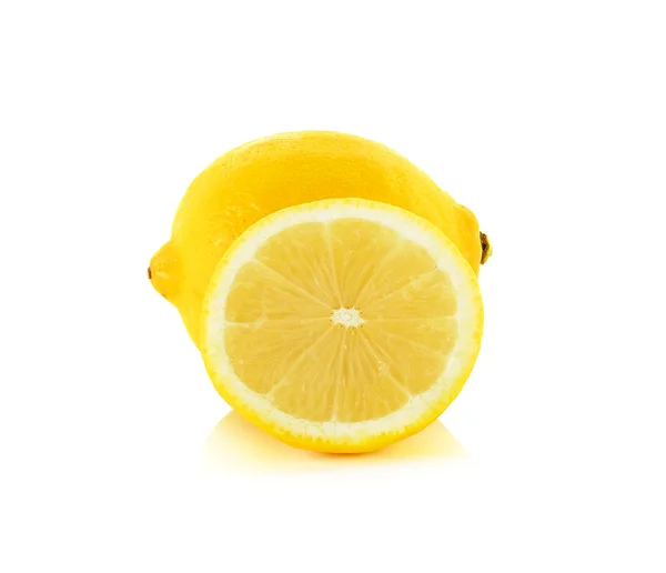 흰색 배경에 고립 된 노란색 레몬 — 스톡 사진