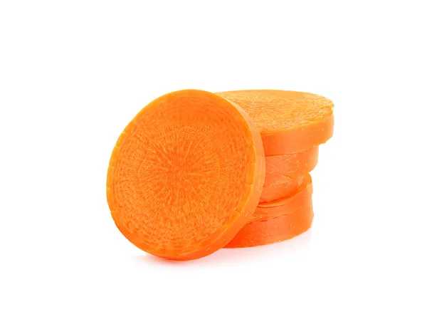 Rebanada con zanahoria aislada sobre el fondo blanco — Foto de Stock