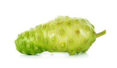 Egzotik meyve - Noni beyaz arka plan üzerinde izole.
