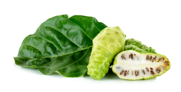 Egzotik meyve - Noni beyaz arka plan üzerinde izole.