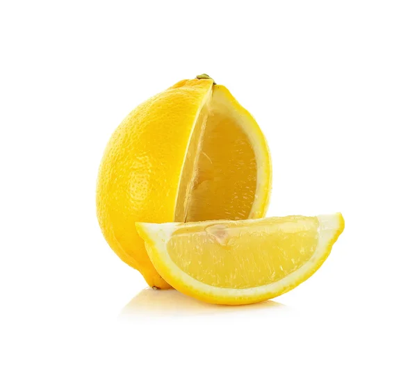 Gele citroen geïsoleerd op de witte achtergrond — Stockfoto