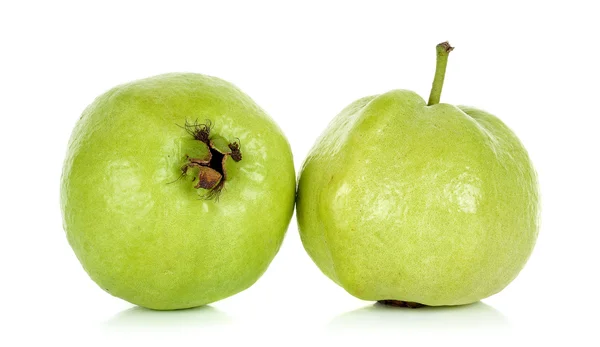 Fruta de la guayaba aislada sobre fondo blanco —  Fotos de Stock