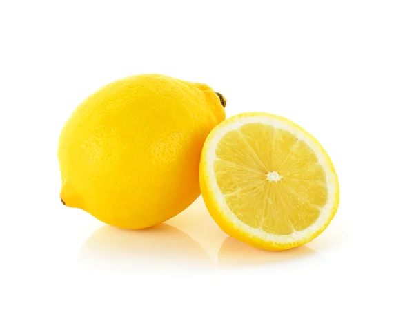 Limone giallo isolato sullo sfondo bianco — Foto Stock