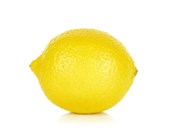 Жовтий лимон ізольований на білому тлі — стокове фото