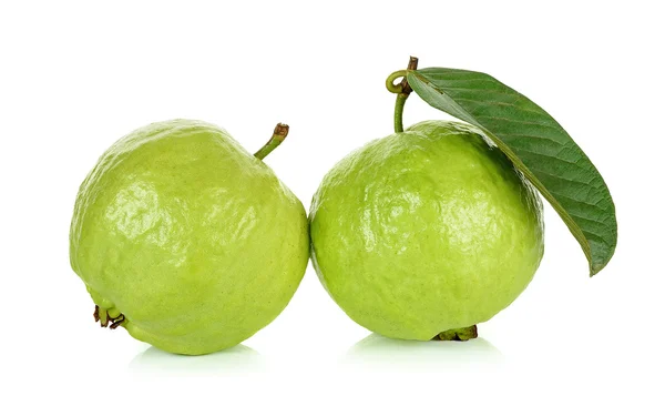 Guava fruit geïsoleerd op de witte achtergrond — Stockfoto