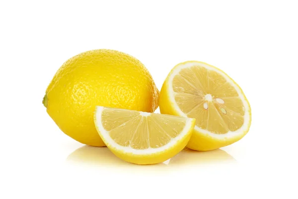 Lemon terisolasi pada latar belakang putih — Stok Foto