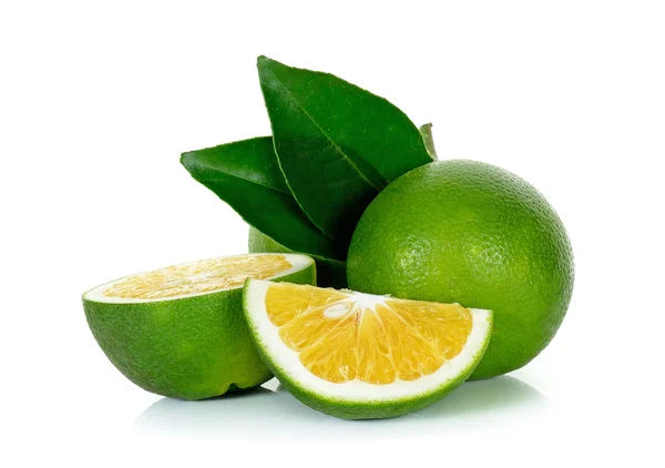 Citrus sinensis geïsoleerd op de witte achtergrond — Stockfoto