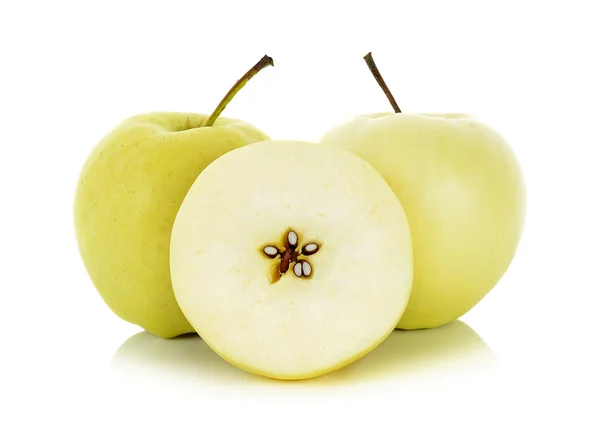 Žluté jablko izolovaných na bílém pozadí — Stock fotografie