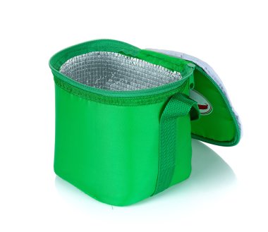 Beyaz arka plan üzerinde izole soğutucu çanta