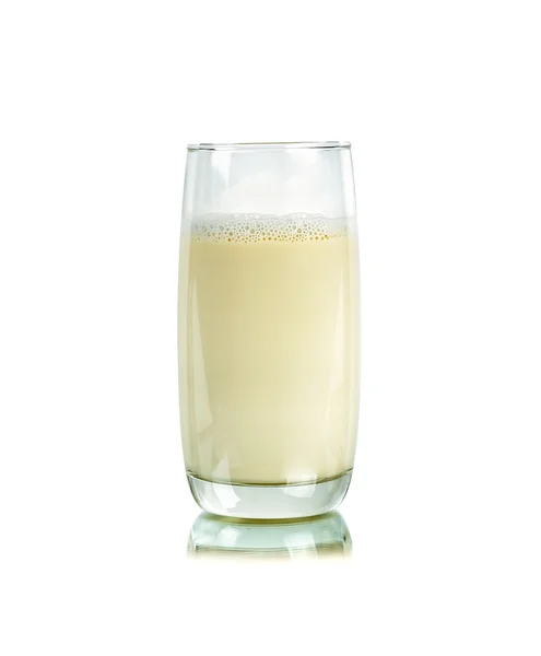 우유는 흰색 배경에 고립의 유리 — 스톡 사진