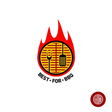 Barbekü qrille çatal ile